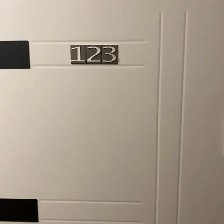 123 Aurora Διαμέρισμα